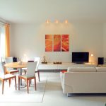 Le système sur câble LED à 5 sources - Phase - avec une puissance totale de 25 watts est l'innovation de la technique LED. Le système est conçu pour une pose au mur et au plafond et, avec l'accessoire approprié, par ex. un renvoi d'angle, il est un « multi-talent » en matière de solution d'éclairage individualisée.