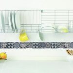 Sticker listel adhésif Carreaux de ciment gris 180 cm x 5 cm